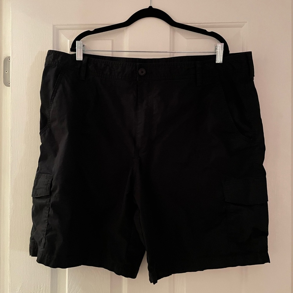 Men’s black Columbia cargo shorts - 44W